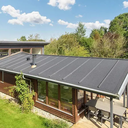 6 Person In Bjert-by Traum *