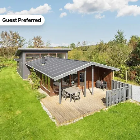 6 Person In Bjert-by Traum *